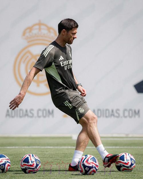 阿斯:阿隆索是皇马新帅首选 本人也渴望执教皇马 阿斯:阿隆索是皇马新帅首选 本人也渴望执教皇马